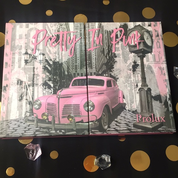 Makeup - Picture 3 of 6